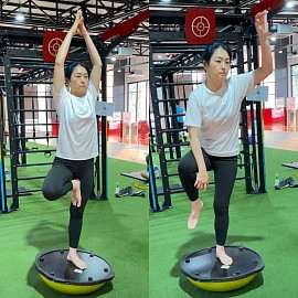 مقارنة التوازن على ساق واحدة فوق BOSU مع تغيير وضع الذراعين