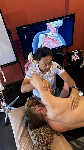 Dybdegående massage til frossen skulder