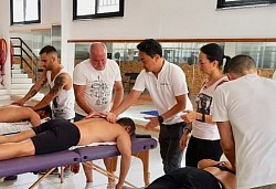 Triggerpunkttherapie bei Nacken- und Schulterschmerzen