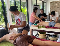 Massage Trappisten sind ausgebildete fortgeschrittene Palpation Fähigkeiten