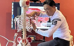 Klinische Sportmassage unter Einbeziehung der dreidimensionalen Biomechanik