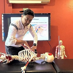 Palpation und Kontaktkontrolle im DMR-Kurs