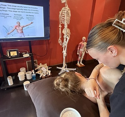 Curso de masaje Shiatsu profundo en Chiang Mai