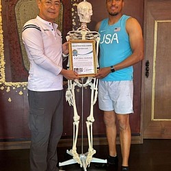 Fotografía al finalizar una formación con un entrenador del equipo paralímpico de Estados Unidos