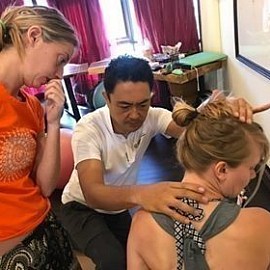 Techniques avancées de palpation pour soulager la douleur d'Hironori Ikeda
