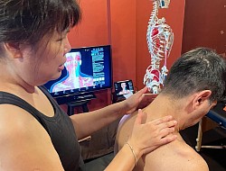 Identifier la cause de la douleur en se concentrant sur T1 et C7