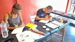 Massothérapeute et acupuncteur professionnel originaire des États-Unis