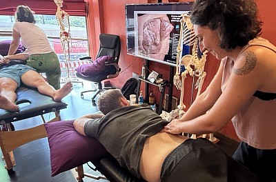 Cours de massage des tissus profonds pour la correction de la posture