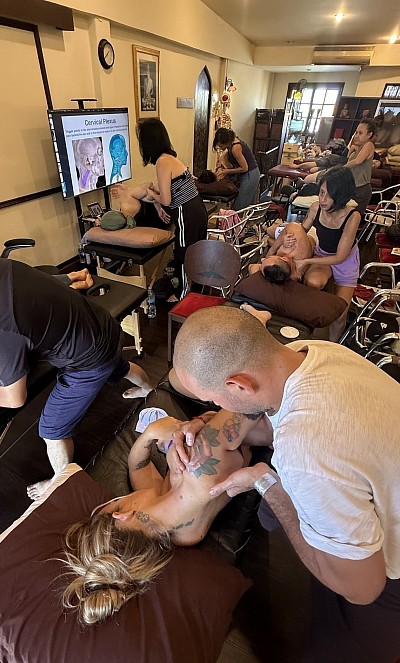 Cours de massage orthopédique pour la mobilité de la colonne vertébrale et la respiration