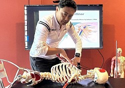 Techniques de massage de respiration et de mobilisation de la colonne vertébrale