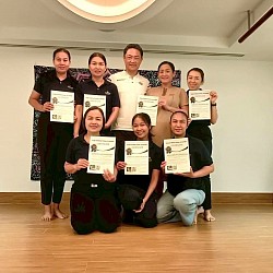 Hironori Ikeda et les thérapeutes à la fin d’une formation sur invitation à Chiva-Som