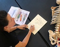 Students study functional anatomy for posture correction