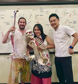 Licensed Taiwan acupuncturist learn trigger point therapy at RSM