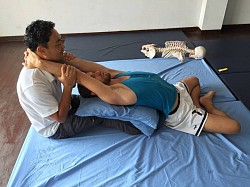 Learn spine mobility & scapulae rotation massage techniques for functional imbalances