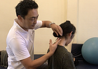 Diagnose muscle tension focusing on cervical dynamics
