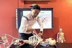 Breathing and spine mobilization massage techniques