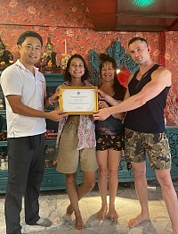 Un medico dal Regno Unito, un terapista professionista dalla Spagna e un praticante di yoga dalla Russia si uniscono alla scuola di massaggi RSM