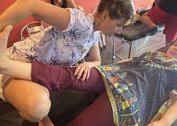 Stretching del gastrocnemio e mobilizzazione dell'articolazione dell'anca