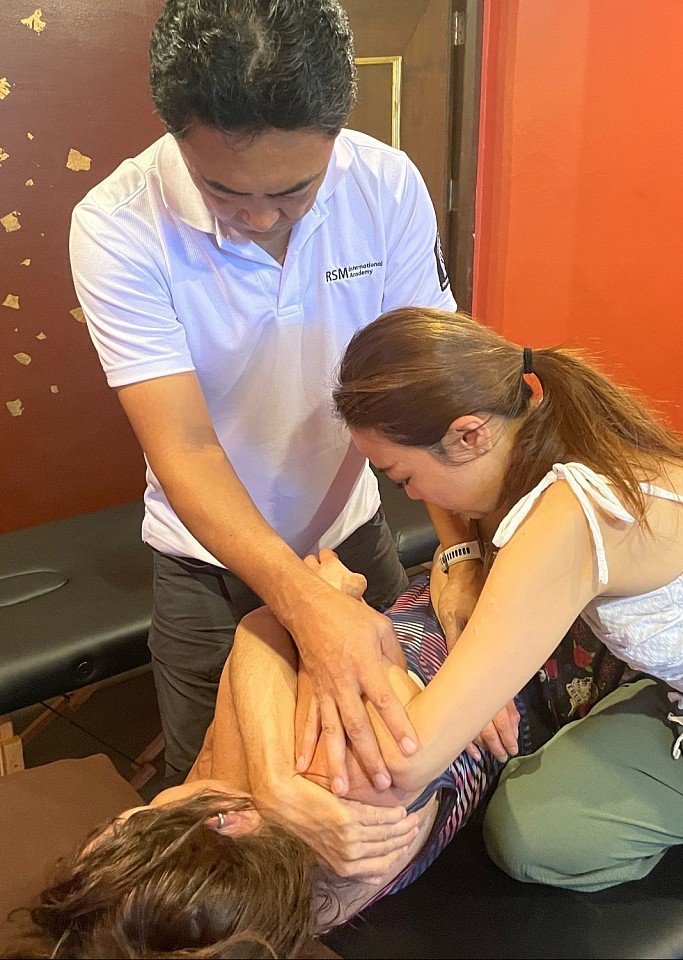 呼吸と脊椎モビリティのためのオーソペディックマッサージコース