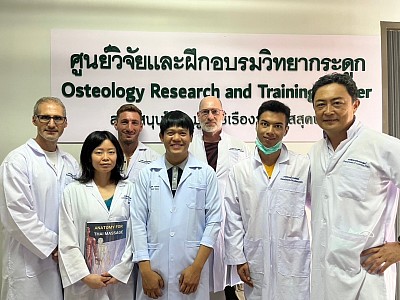 死体解剖学を用いたプロフェッショナルディープティシューマッサージコース