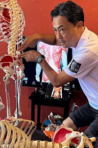 バランスボールテクニックで脊柱の中立位を明確にする