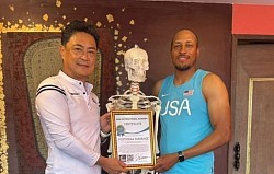 米国パラリンピック代表チームコーチとの研修修了時の記念写真