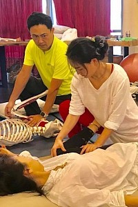 고관절 관절낭의 긴장을 풀어 관절 가동범위를 개선하세요