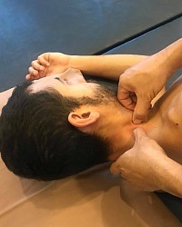 Cara mengenal pasti titik pencetus pada otot skalena