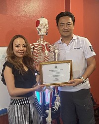 Kiropraktor profesional dengan pengalaman lebih 10 tahun