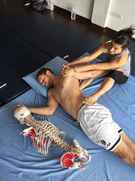 Dynamische myofasciale release voor mobilisatie van de schouderbladen
