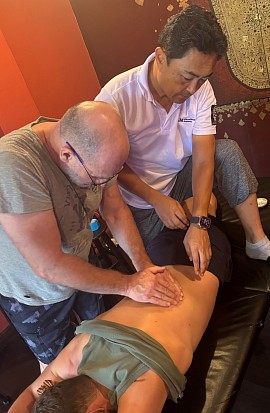 Therapeutische massage voor myofasciale lage rugpijn