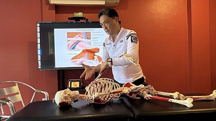 Diepe shiatsu-massage voor lage rugpijn