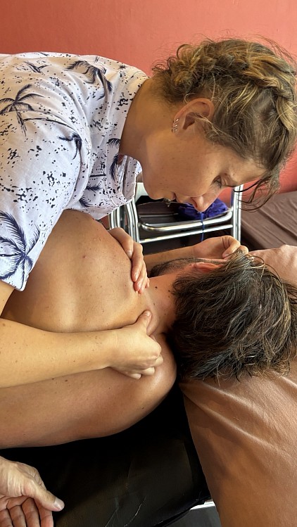Orthopedische massage voor cervicale mobiliteit