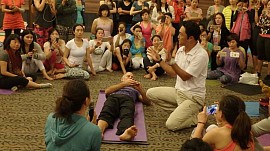 Hiro zostaje zaproszony na międzynarodową konferencję JOGI w Chiang Mai