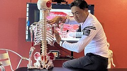 Kliniczny masaż sportowy integrujący biomechanikę trójwymiarową