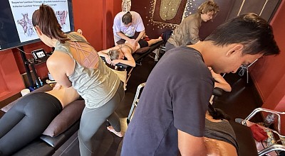 Massagem de Tecido Profundo para Correção Postural