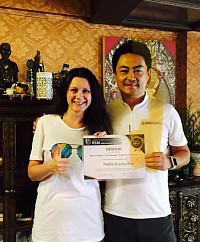 Giáo viên Yoga và chuyên viên trị liệu massage chuyên nghiệp.