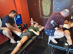 Massage mô sâu cho cơ khép