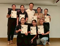 Giảng viên massage được mời tại một spa sang trọng hàng đầu thế giới.