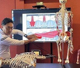 Liệu pháp điểm kích thích xung quanh dây thần kinh mông trên.