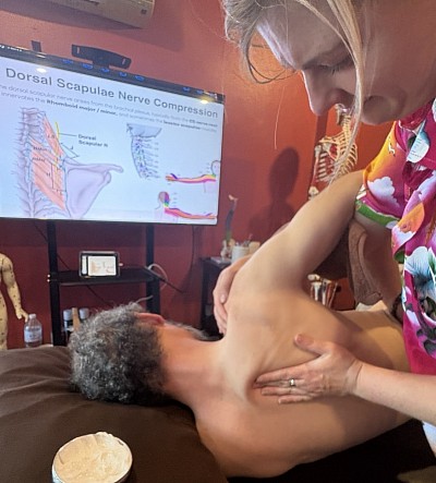 Massage Shiatsu và massage mô sâu