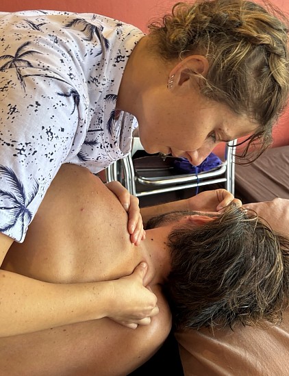 Massage chỉnh hình giúp cải thiện khả năng vận động cột sống cổ